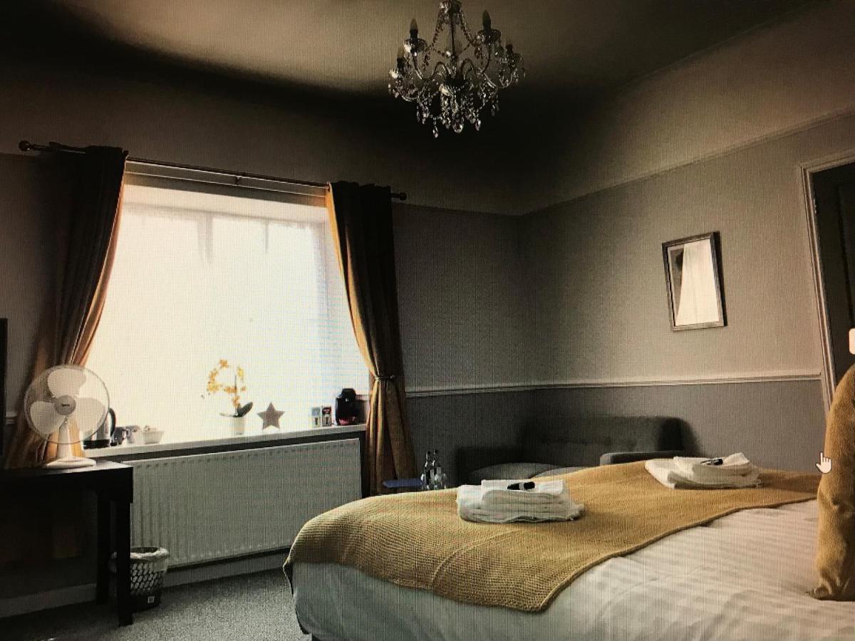 למפטר The Black Lion Royal Hotel מראה חיצוני תמונה