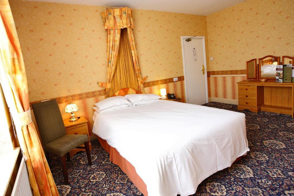 למפטר The Black Lion Royal Hotel חדר תמונה