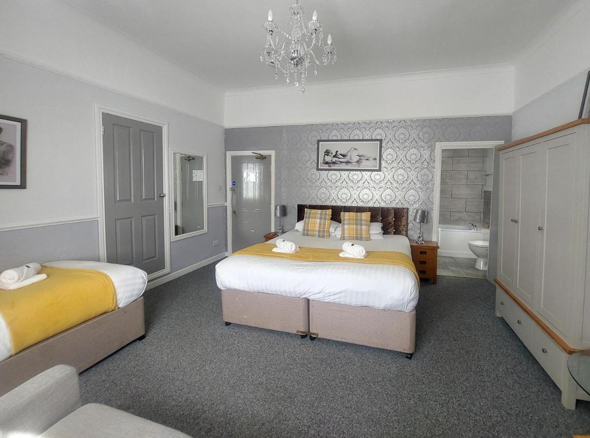 למפטר The Black Lion Royal Hotel מראה חיצוני תמונה