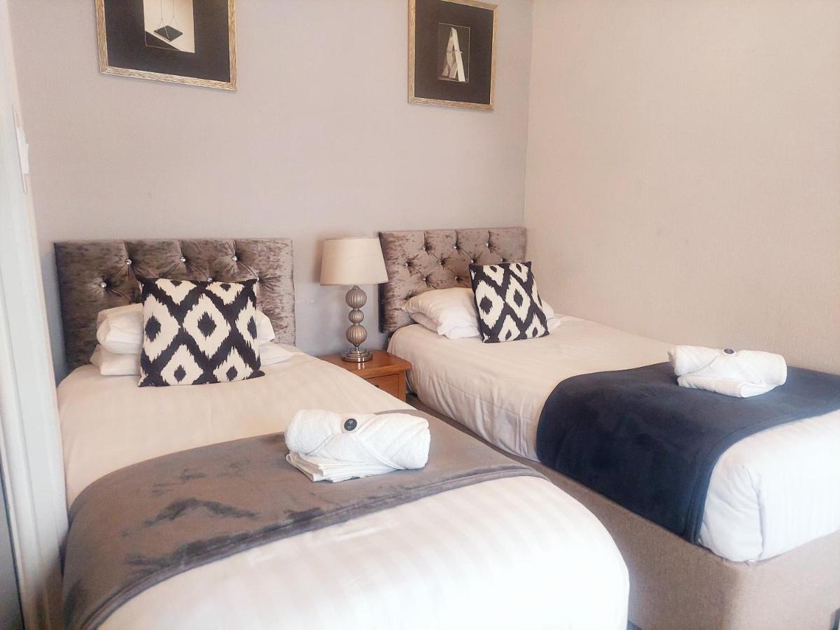 למפטר The Black Lion Royal Hotel מראה חיצוני תמונה