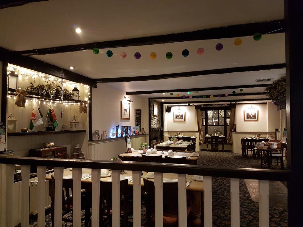 למפטר The Black Lion Royal Hotel מראה חיצוני תמונה
